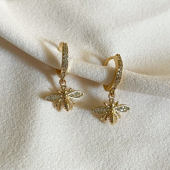 Honey Bee Earrings - Picture 1 of 2